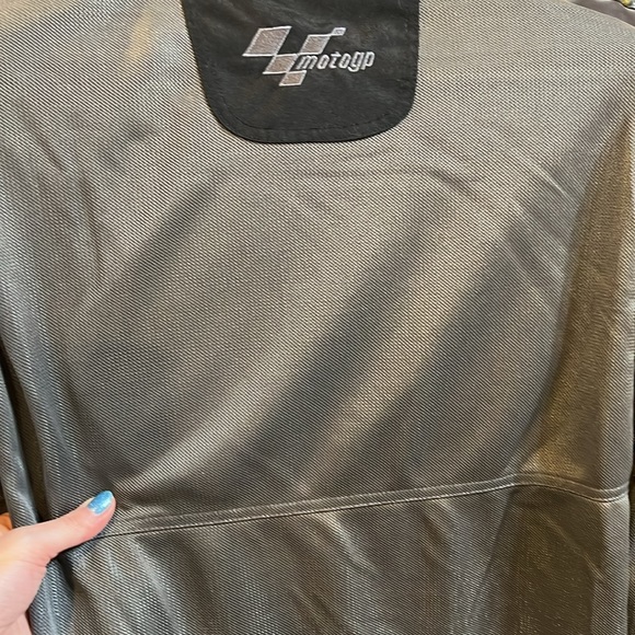 MotoGP Protective Motorcycle Jacket - Picture 6 of 7